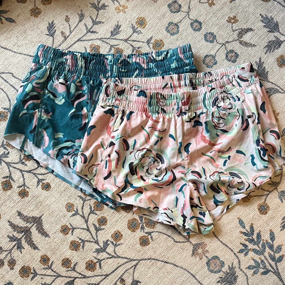 Athleta Printed Hustle 3” Shorts Lot